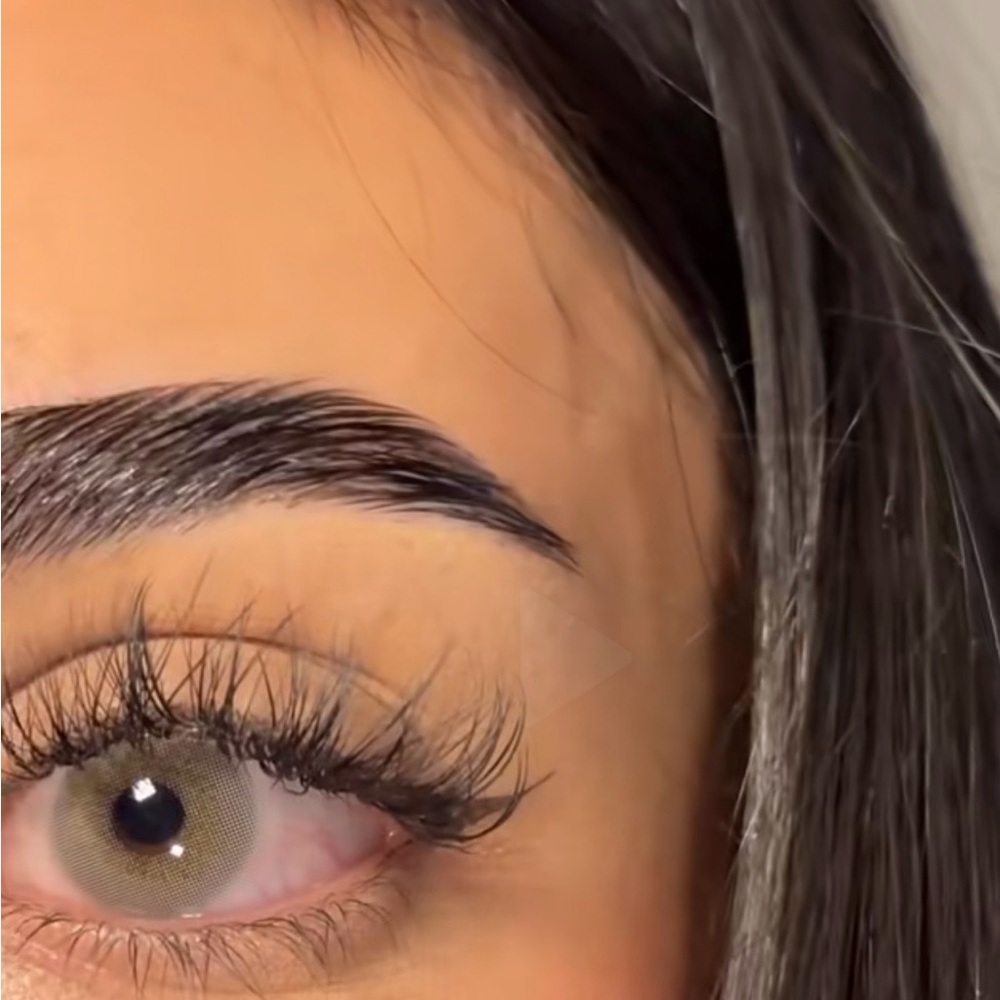 Premium Natural-Looking Gray Mascara